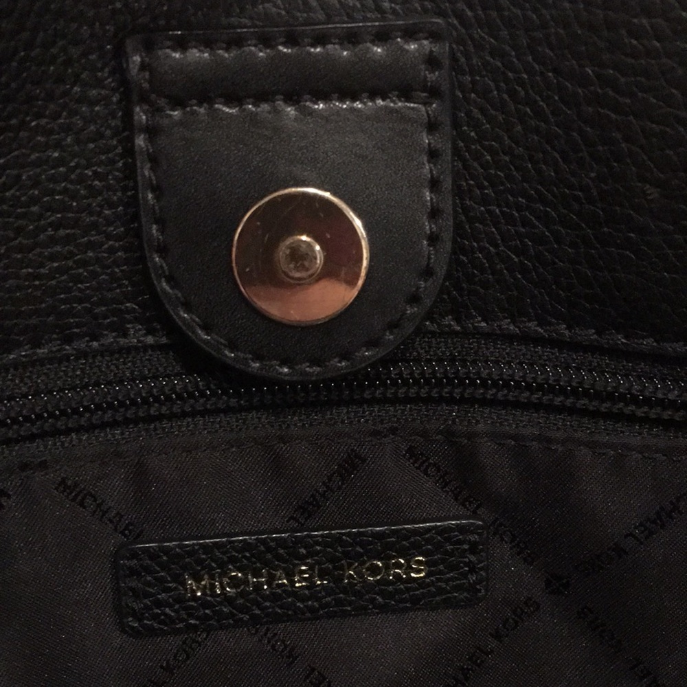 Michael Kors | Black Pebbled Leather Shoulder Bag with Gold Accents - Picture 14 of 15